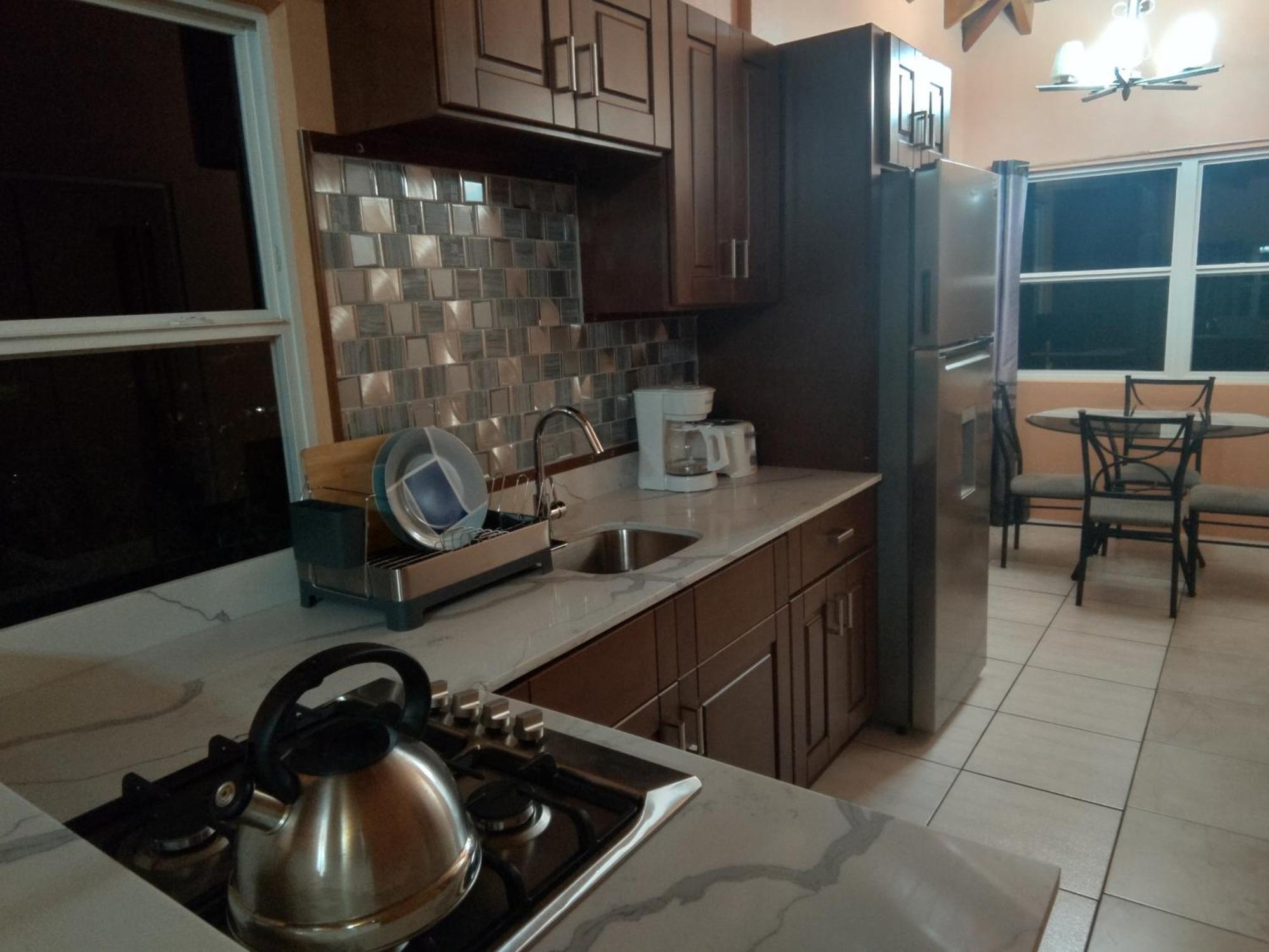 Zeus Estate Guesthouse 세인트존스 외부 사진