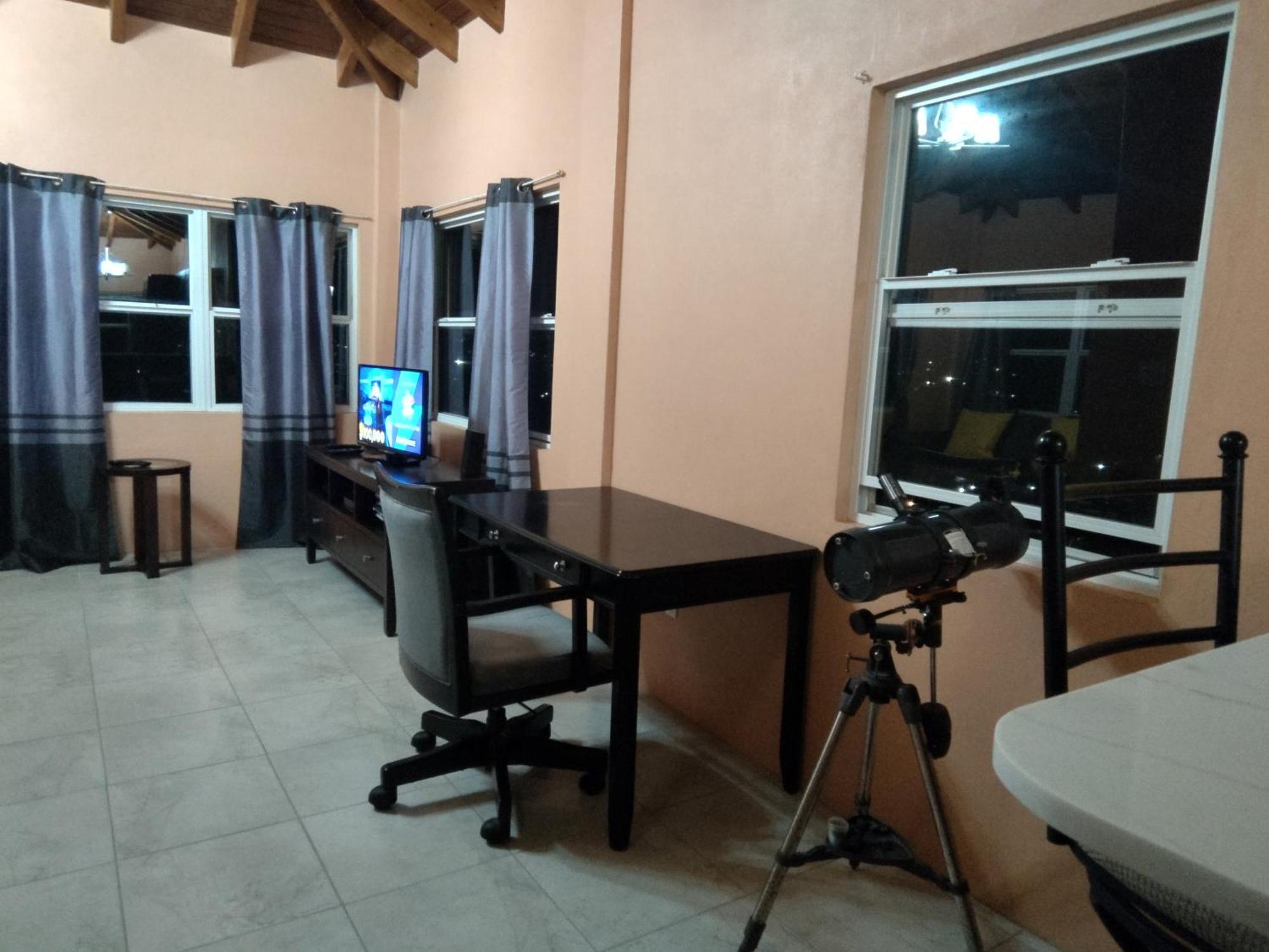 Zeus Estate Guesthouse 세인트존스 외부 사진