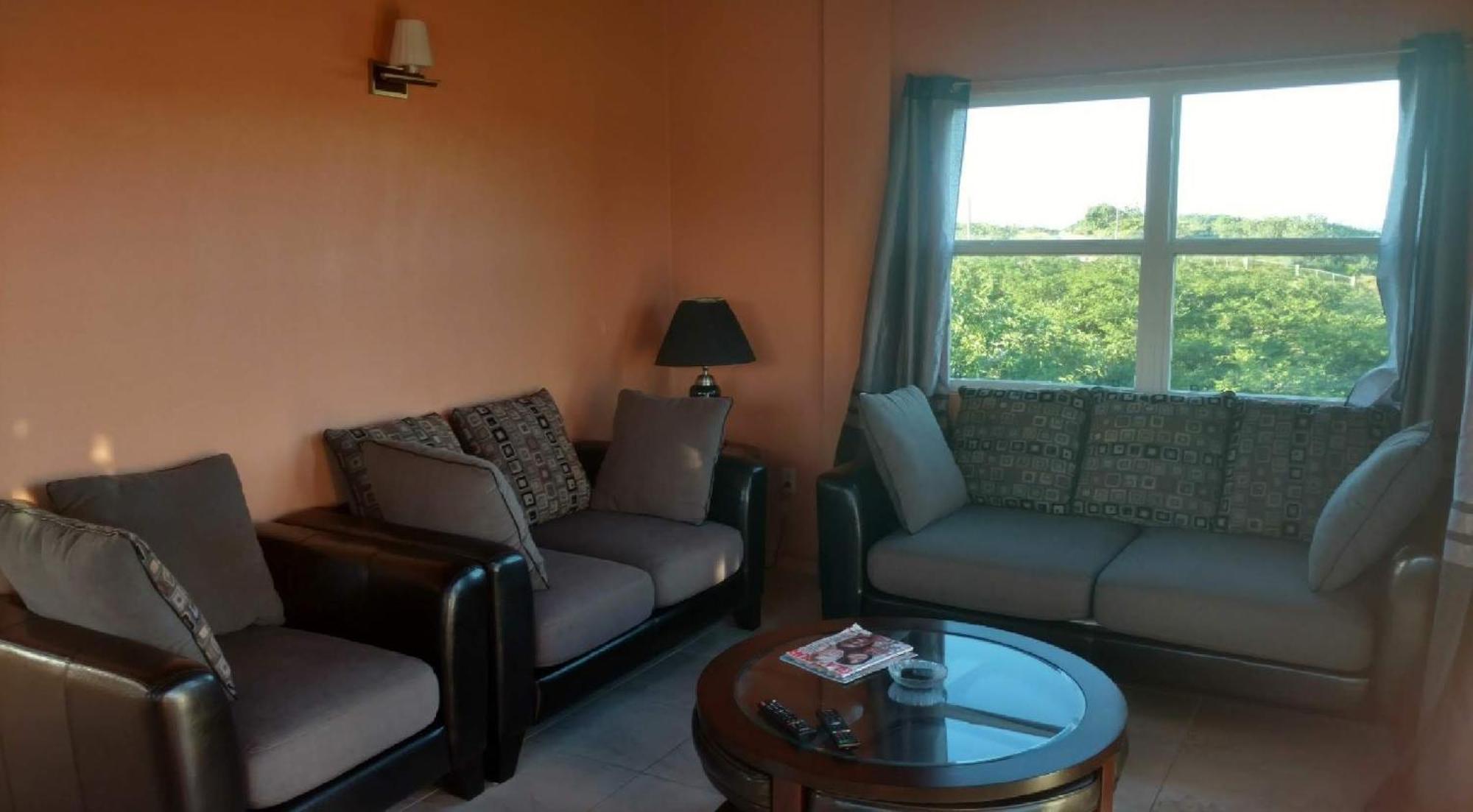 Zeus Estate Guesthouse 세인트존스 외부 사진