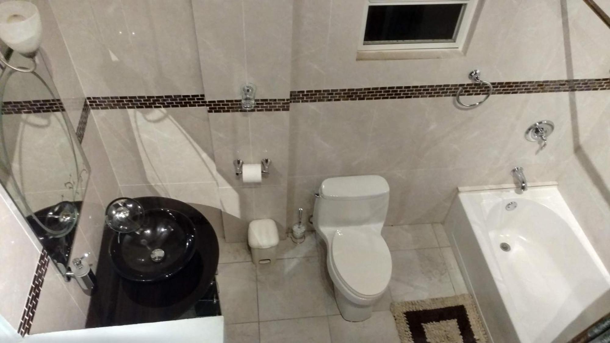 Zeus Estate Guesthouse 세인트존스 외부 사진