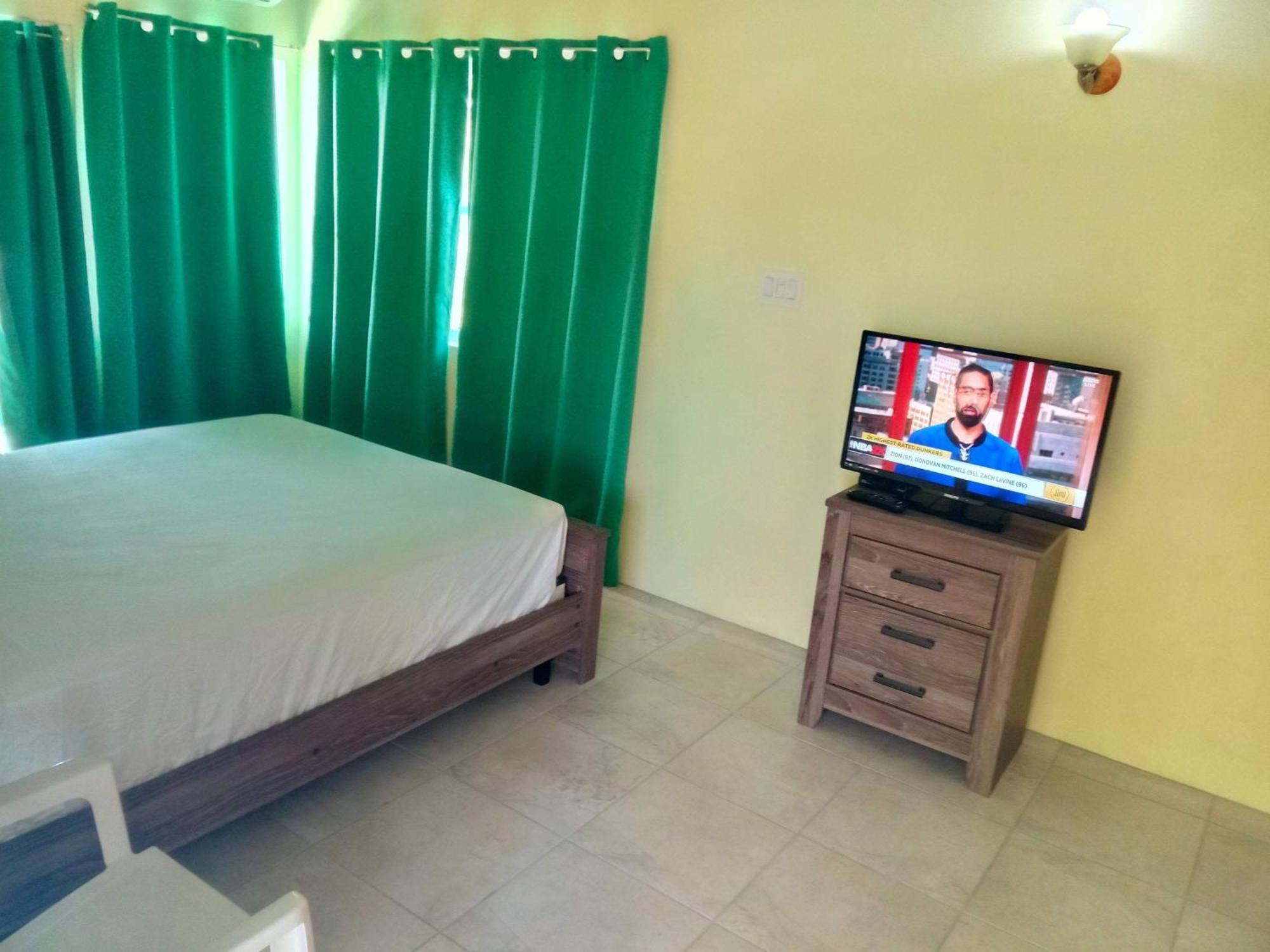 Zeus Estate Guesthouse 세인트존스 외부 사진
